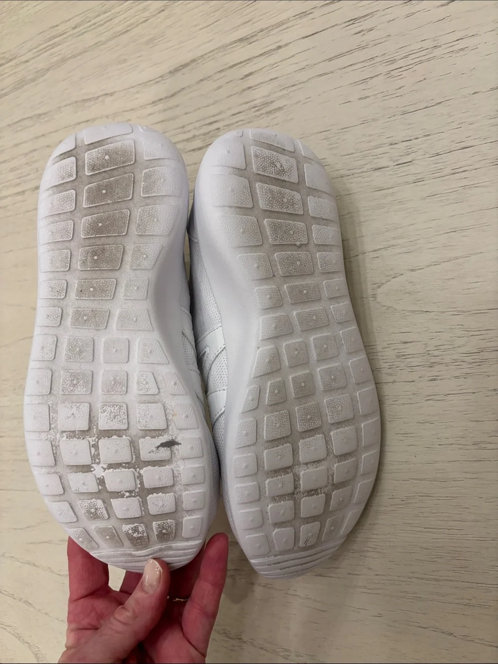 Women's SZ 7 White Knit Slip-On Athletic Sneakers